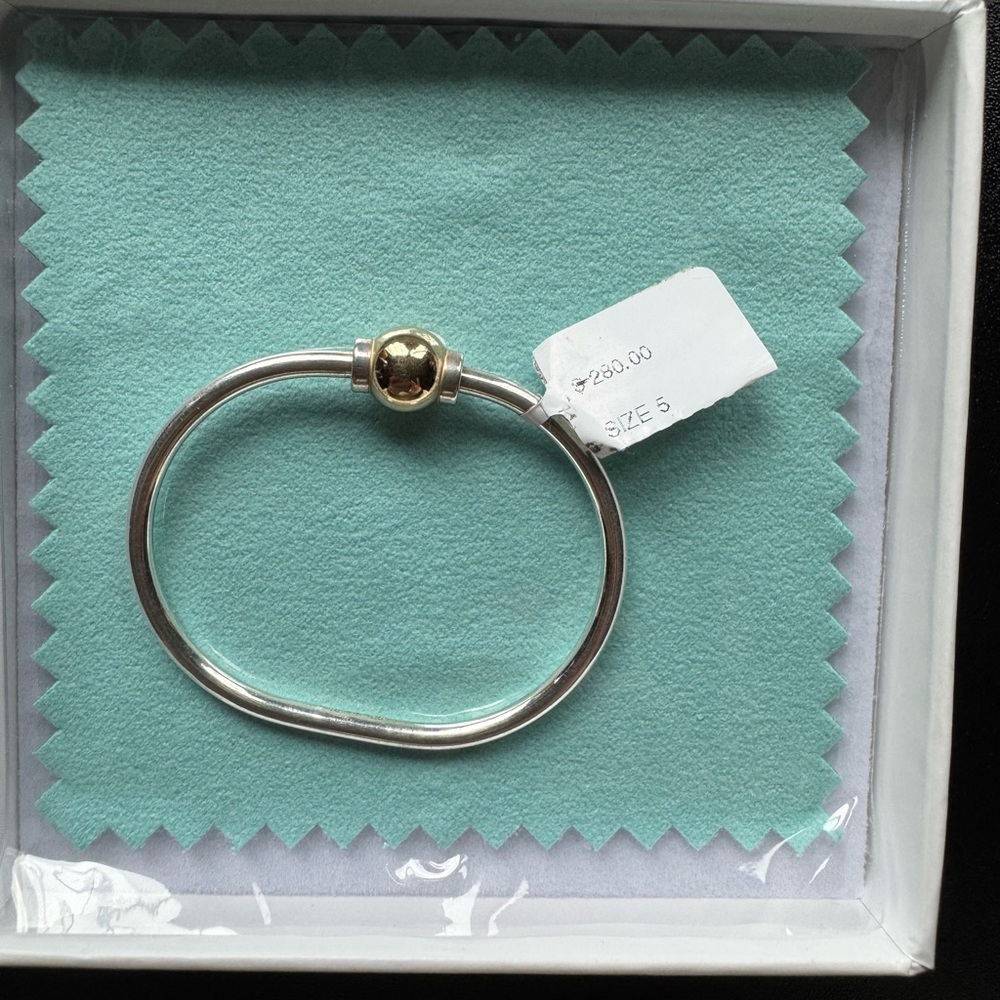 Chic Silver Bracelet with Gold Bead